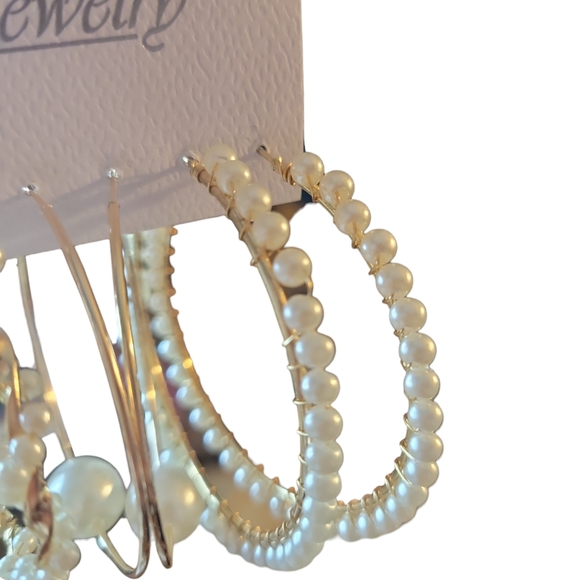 NIP 5 set faux pearl earrings - Picture 2 of 2